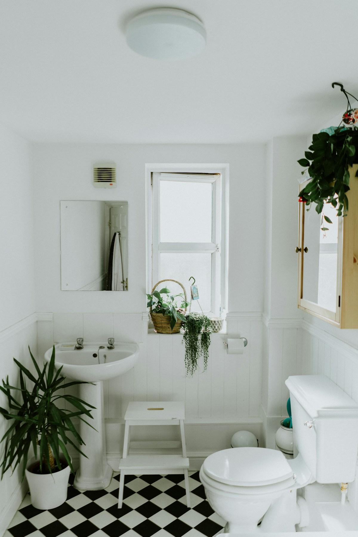 Luxurious Bath Retreats by Harlequin