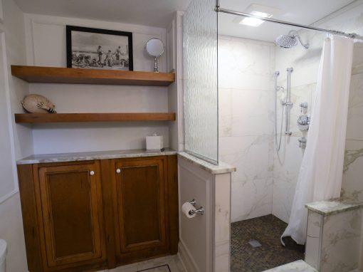 LAKEWOOD Kitchen and Bathrooms